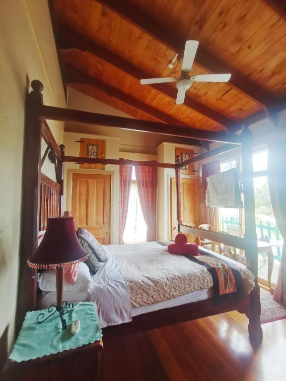 The Goat And Goose Bed & Breakfast Lakes Entrance Pokoj fotografie
