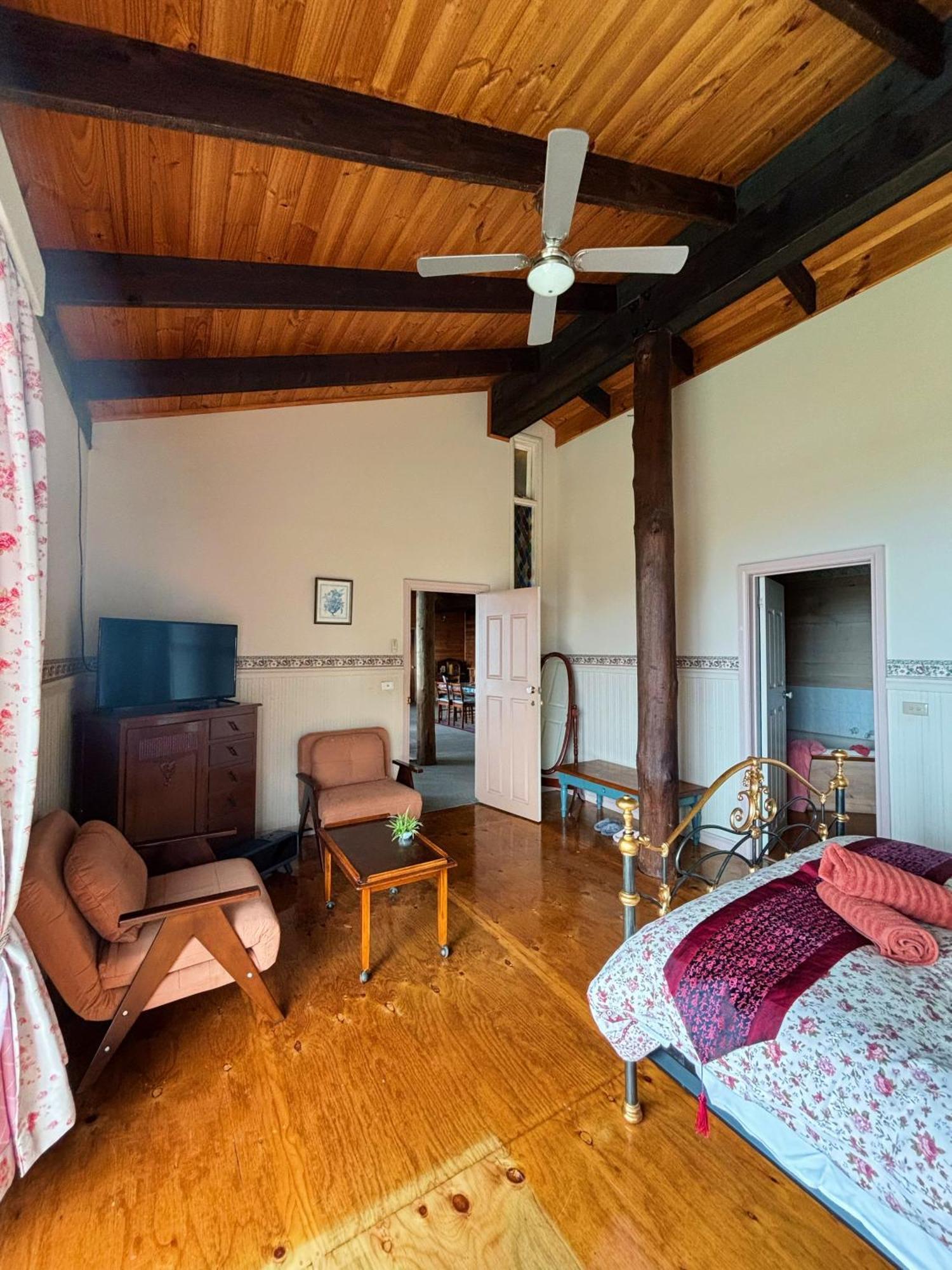 The Goat And Goose Bed & Breakfast Lakes Entrance Pokoj fotografie